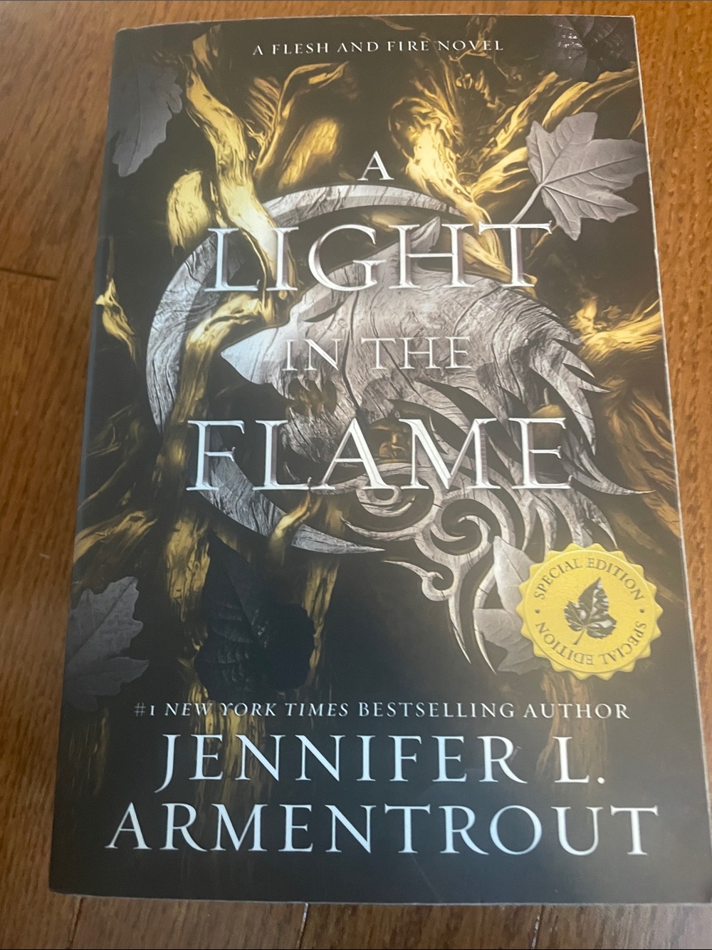 "A Light in the Flame" – Black & Gold Special Edition Jennifer L Armentrout